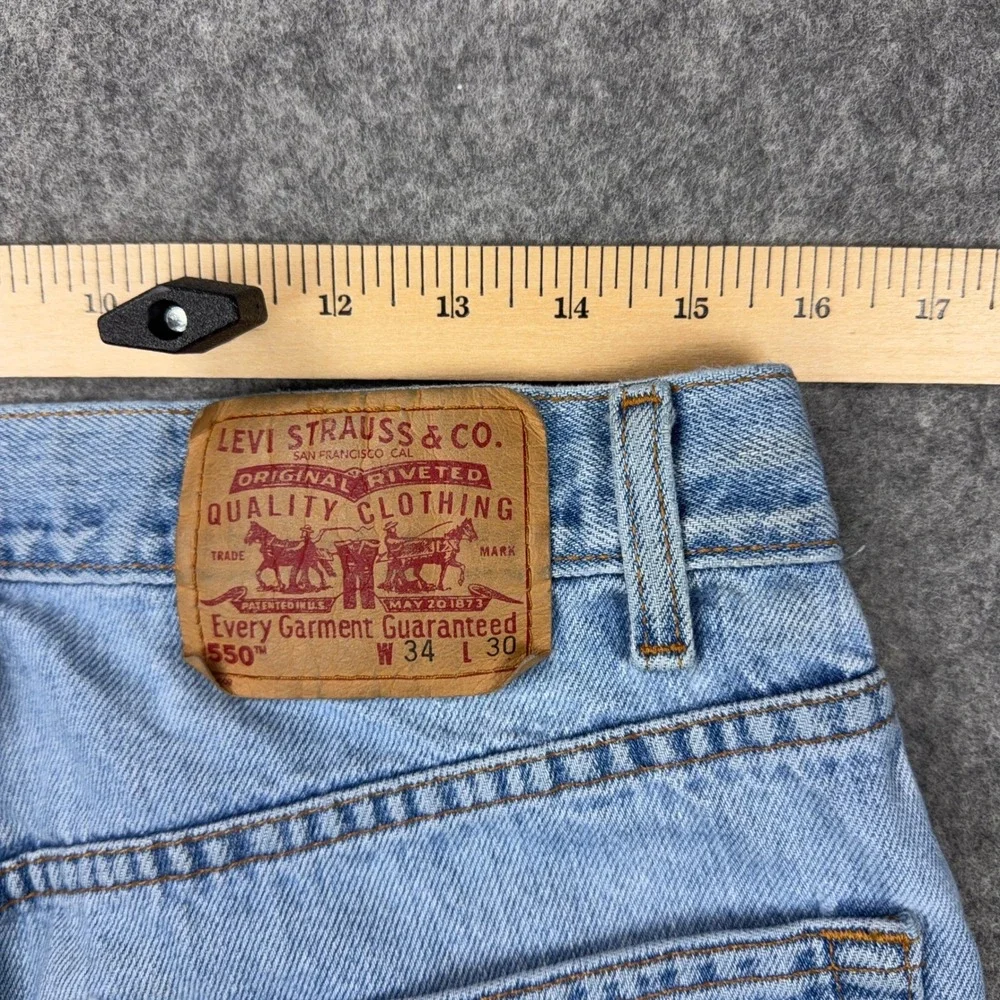 VTG Levi's Jeans Mens 34x30 Light Wash 550 Relaxed Fit‎ Tapered Leg Denim 90s